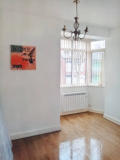 2 bedroom flat to rent, 15 B Lawn Avenue, Doncaster DN1