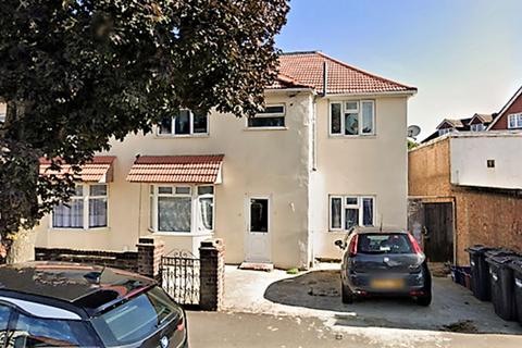 undefined, Walnut Tree Road, Hounslow