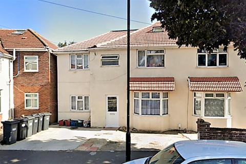 undefined, Walnut Tree Road, Hounslow