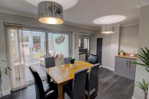 25 Bracken Close, Burntwood, WS7 9BD