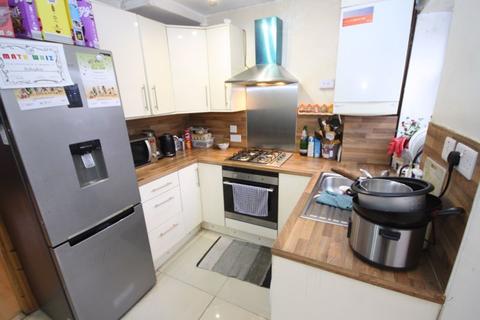 2 bedroom end of terrace house for sale - Lansbury Drive, Hayes