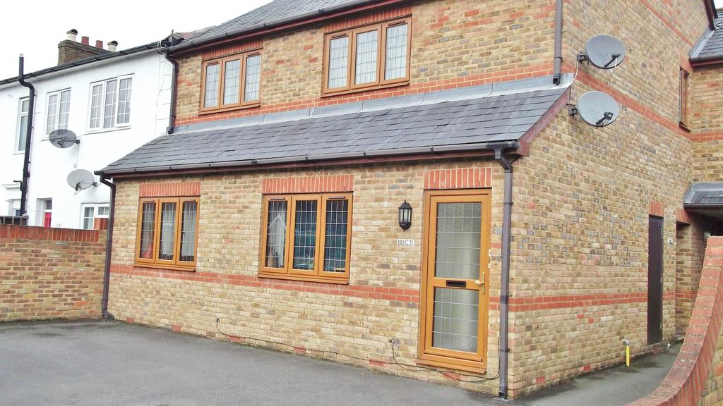 Feltham Hill Road, Ashford, TW15 1HE 2 bed property £1,250 pcm (£288 pw)