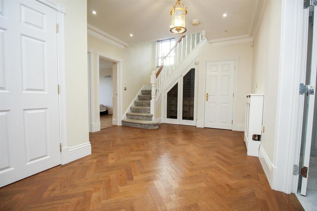 South Hanningfield Road, South Hanningfield, Chelmsford 5 bed detached