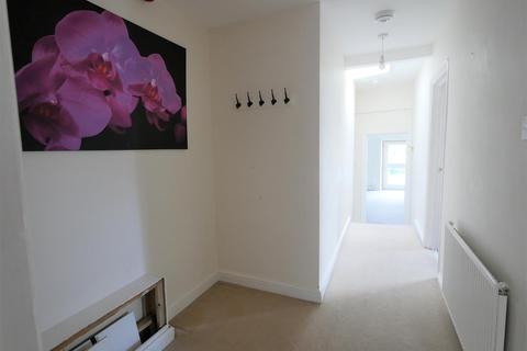 9e Albert Crescent, Penarth, CF64 1DA