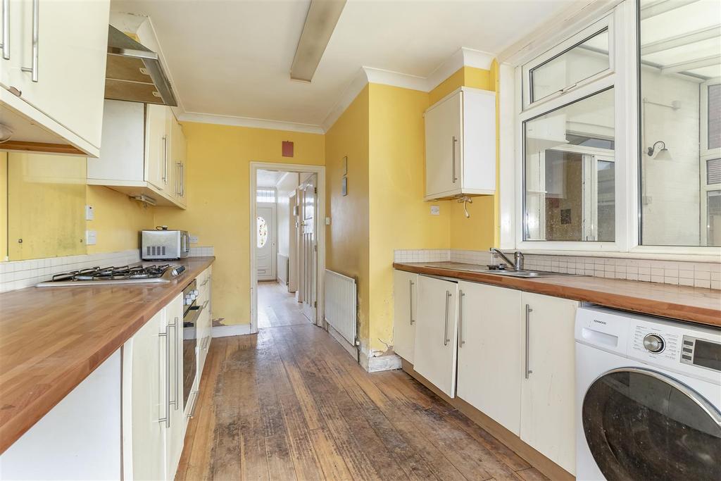 Moor Grange View, West Park, Leeds 4 bed semidetached house £325,000