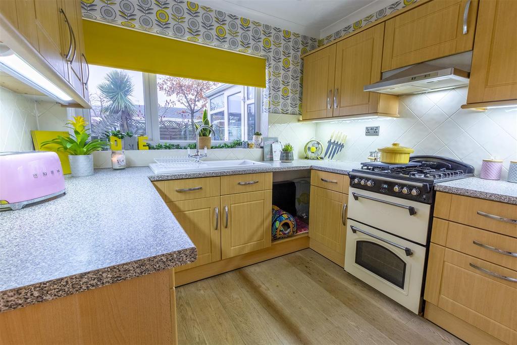 Broadfields, Calverton 3 bed detached house £280,000