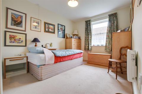 2 bedroom flat for sale - Chauncy Court, Hertford