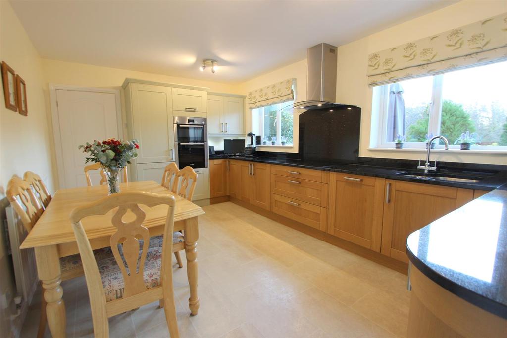 Kitchen/Breakfast Room
