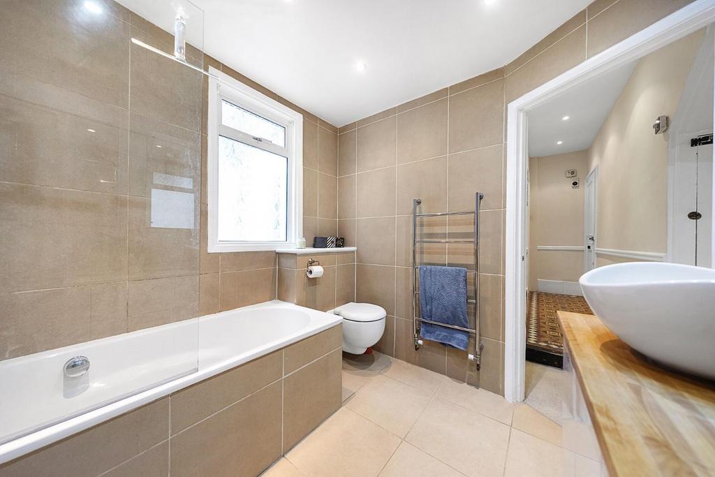 Bathroom (3).jpg