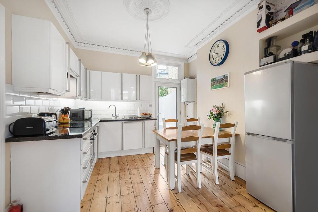 Kitchen (2).jpg