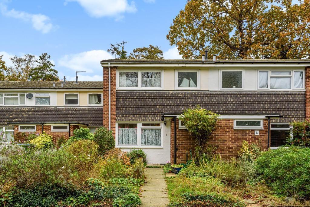 Trafalgar Drive, WaltonOnThames, KT12 3 bed terraced house £495,000