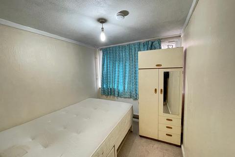 3 bedroom flat to rent - Gladstone house, Sadler Close, Mitcham, CR4