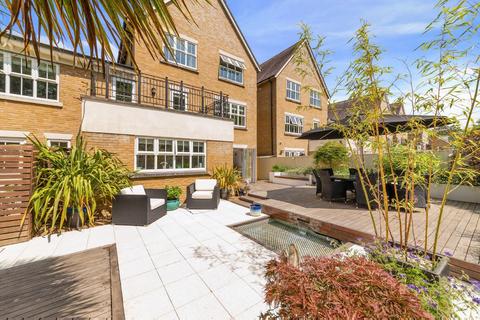 1 Dorrington Way, Beckenham, BR3 3GU