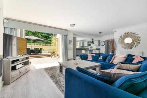 1 Dorrington Way, Beckenham, BR3 3GU