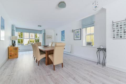 1 Dorrington Way, Beckenham, BR3 3GU