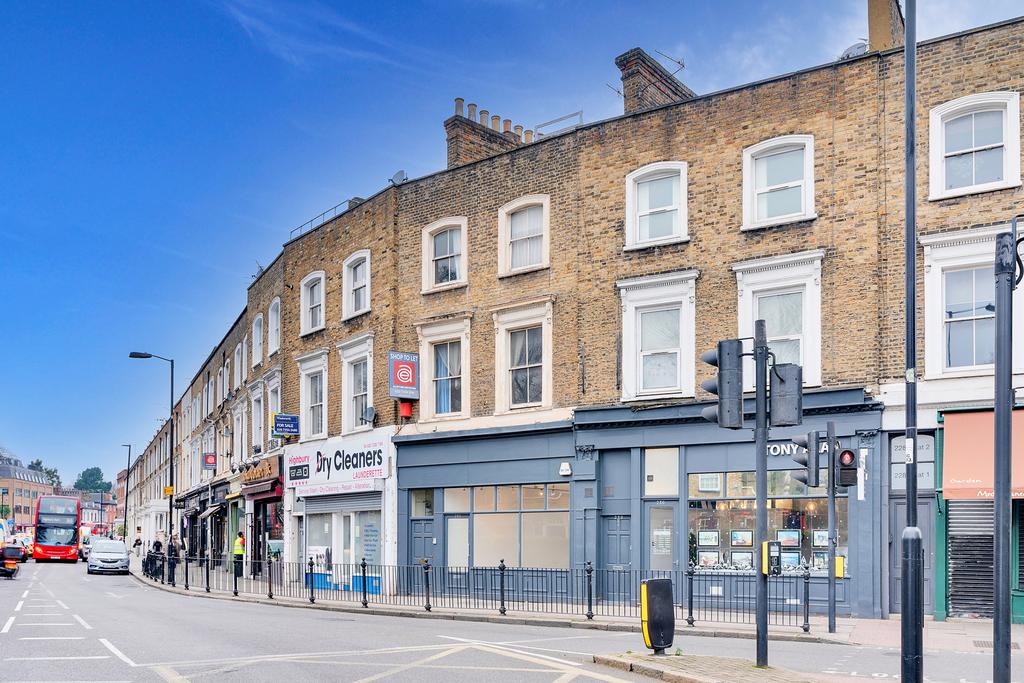 St Pauls Road, London, N1 Shop to rent £2,331 pcm (£538 pw)