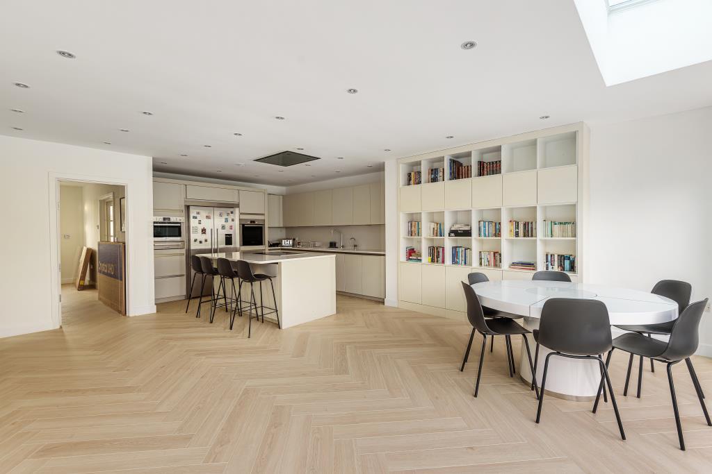 Kitchen/Dining Area
