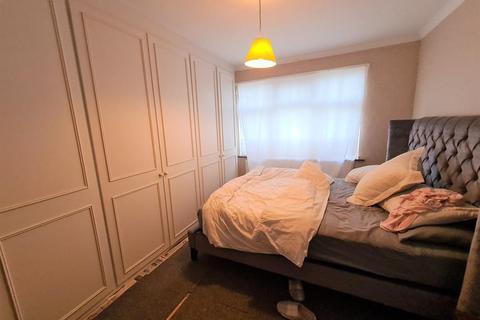 68 Oxford Road, Carshalton, SM5 3QY
