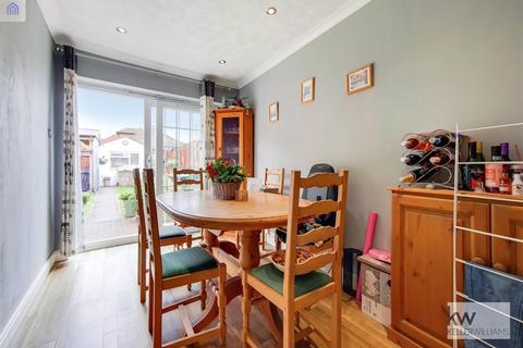 3 bedroom end of terrace house for sale - Garrick Close, Staines, Staines