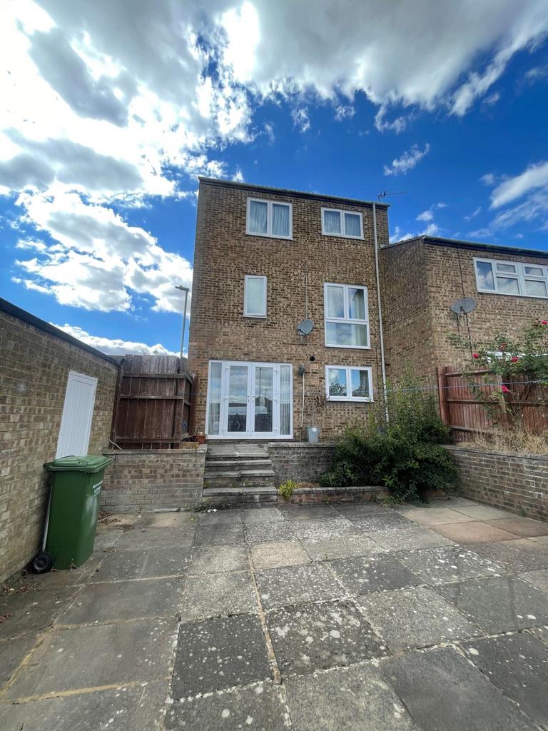 73 Petersfield Gardens, Luton, Bedfordshire, LU3