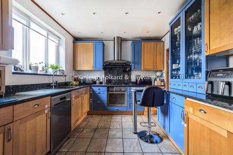 21 Balder Rise, London, SE12 9PF