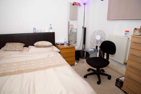 220 Tideslea Path, London, SE28 0NH