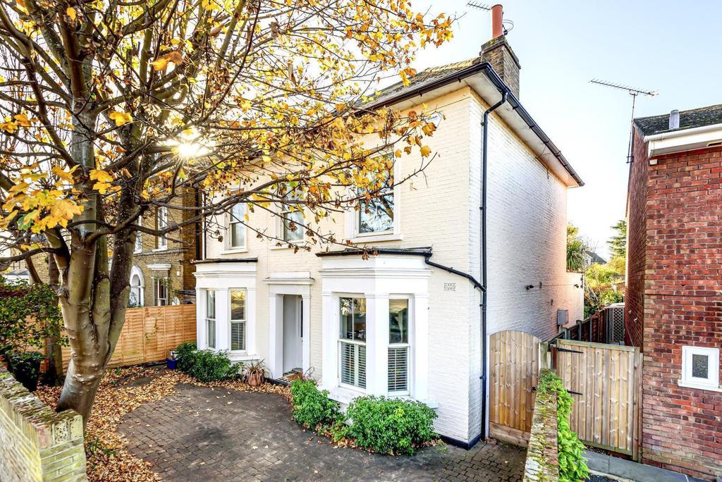 Stanley Road, Teddington, TW11 5 bed detached house £1,595,000