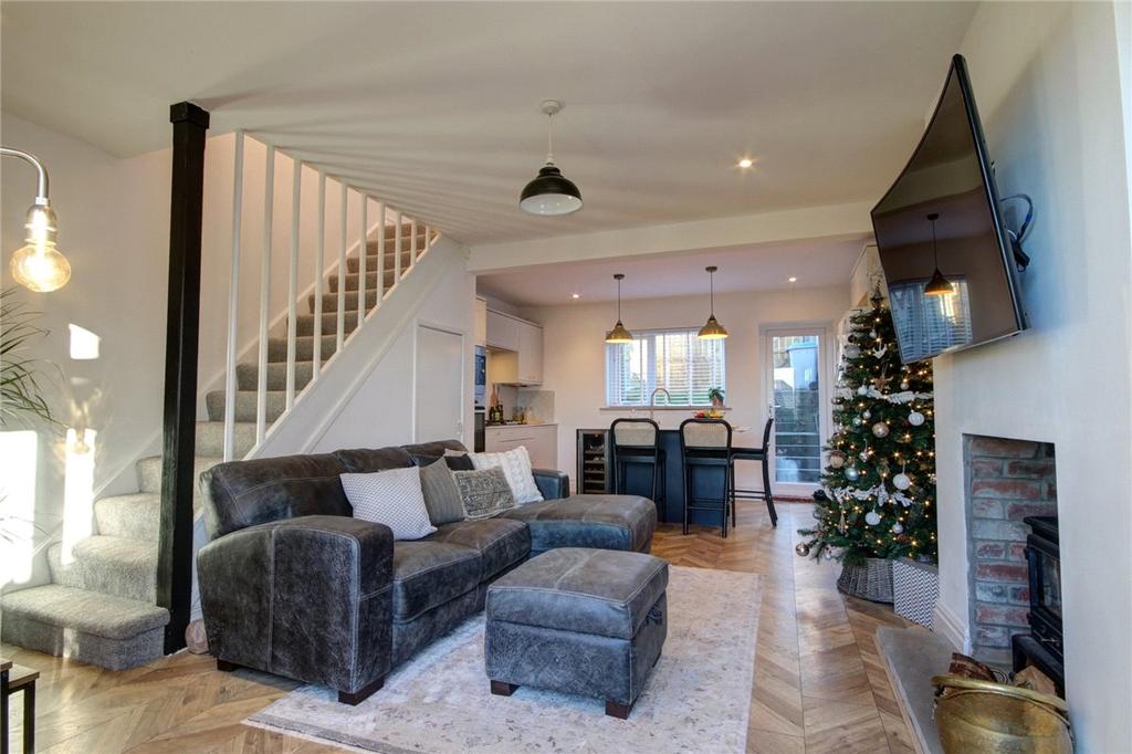 Living Area >kitchen