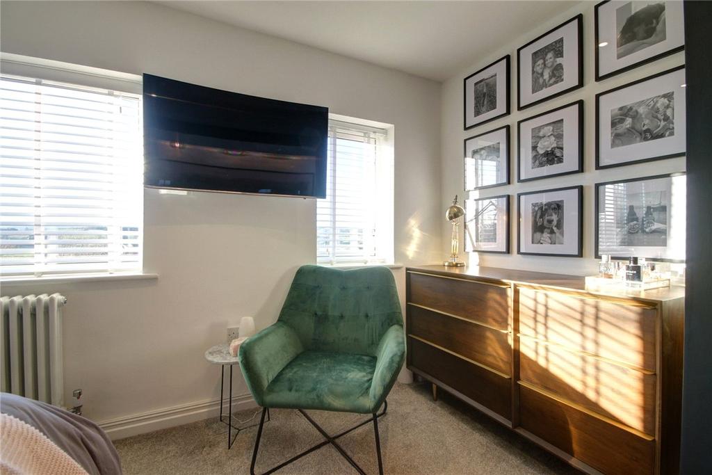 Bedroom 1 Pic 4