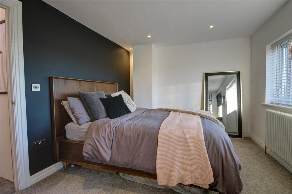 Bedroom 1 Pic 2
