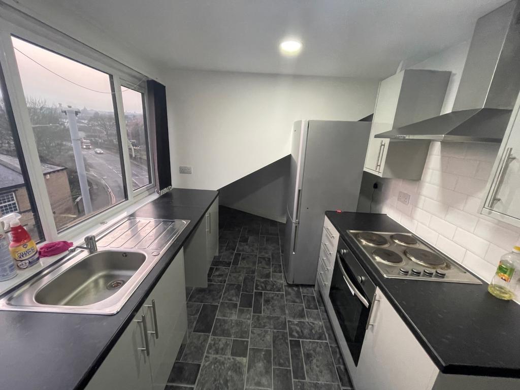 FLAT 2, 2 PEARSON LANE, BRADFORD, BD9 1 bed flat £500 pcm (£115 pw)