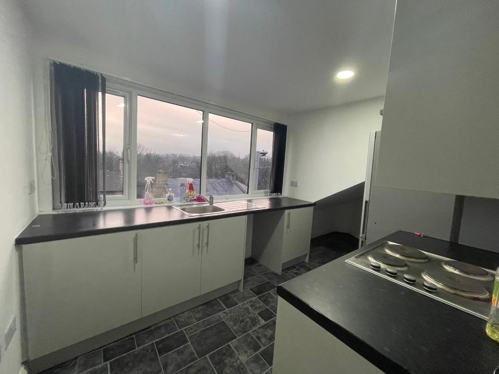 FLAT 2, 2 PEARSON LANE, BRADFORD, BD9 1 bed flat £500 pcm (£115 pw)