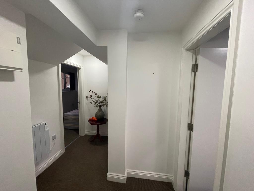 FLAT 2, 2 PEARSON LANE, BRADFORD, BD9 1 bed flat £500 pcm (£115 pw)