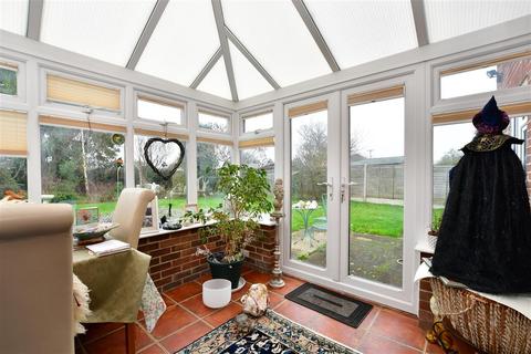 3 bedroom semi-detached house for sale - Ivy Lane, Westergate, Chichester, West Sussex