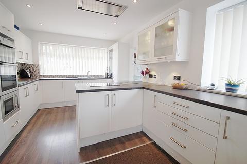 3 bedroom detached house for sale - Manchester Road, Greenfield OL3