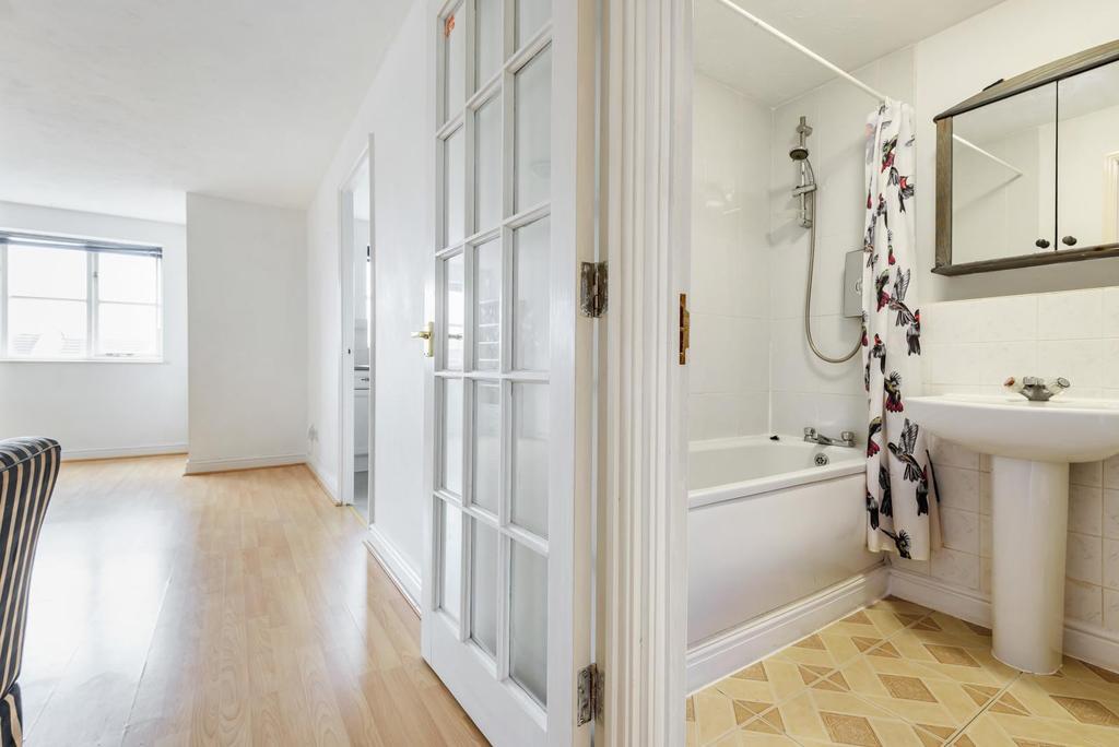 Sitting Room/Bathroo