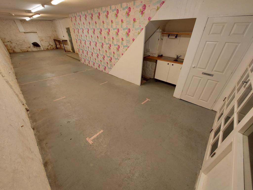 R/O Marine Terrace, Penzance... Property £750 pcm (£173 pw)