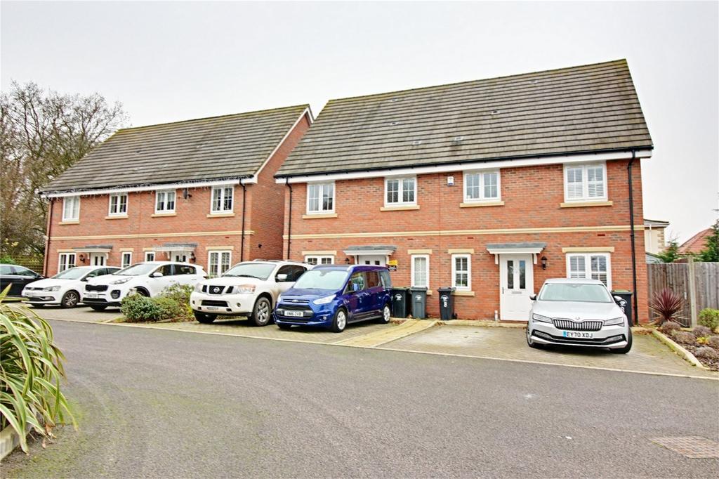 Foxwood Gardens, Little Canfield... 3 bed semidetached house £1,350