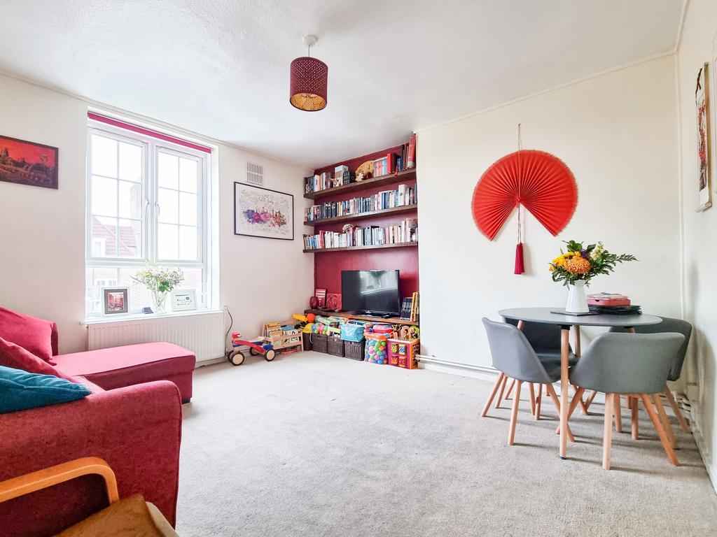 Ledbury House, East Dulwich Estate... 2 bed flat £400,000