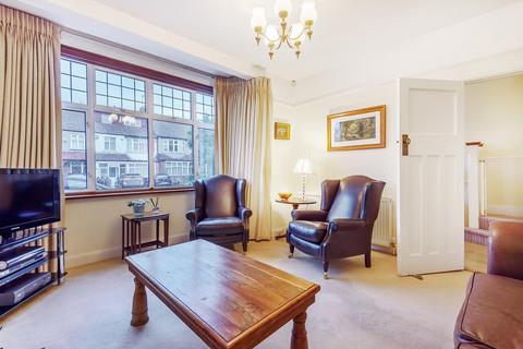 8 Crossway, London, SW20 9JA
