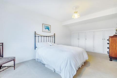 8 Crossway, London, SW20 9JA