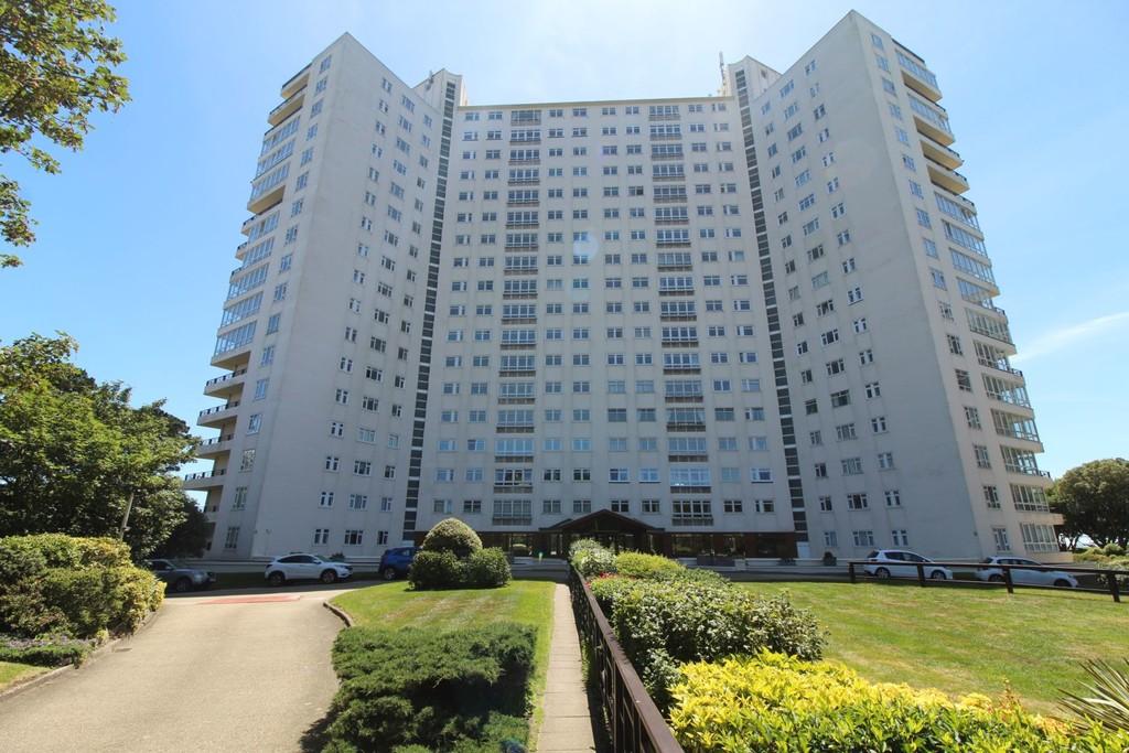 Manor Road, Bournemouth 3 bed apartment £1,850 pcm (£427 pw)