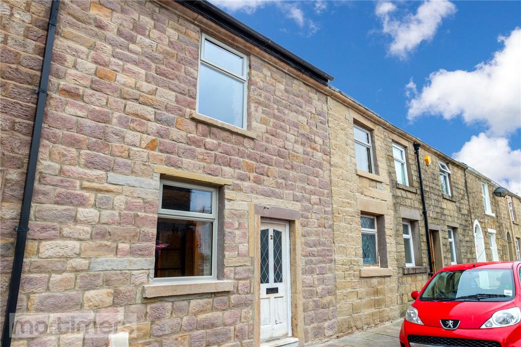 Mile End Row, Blackburn, BB2 2 bed terraced house £80,000