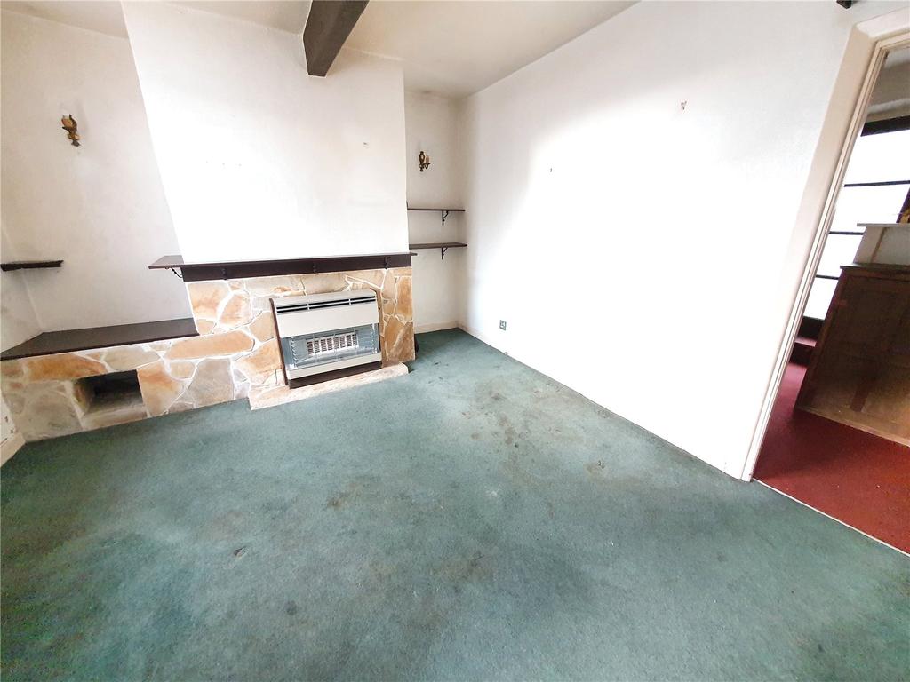 Mile End Row, Blackburn, BB2 2 bed terraced house £80,000