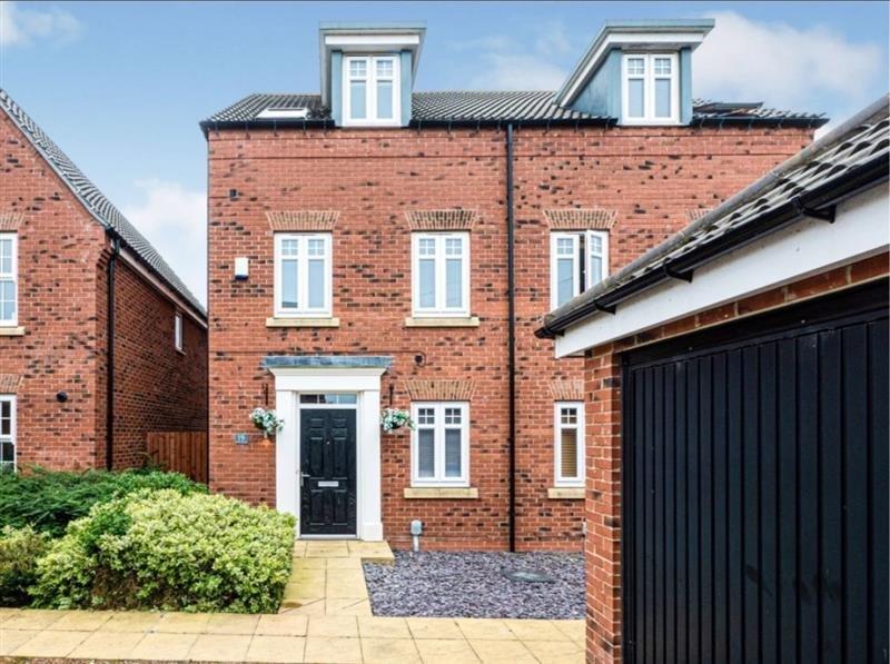 Elthorne Park, Kingswood, Hull, East Yorkshire, HU7 3 bed semidetached