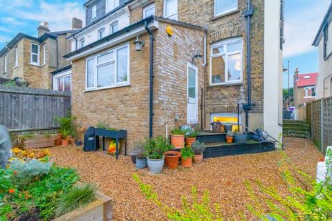 7 Lismore Road, South Croydon, CR2 7QA