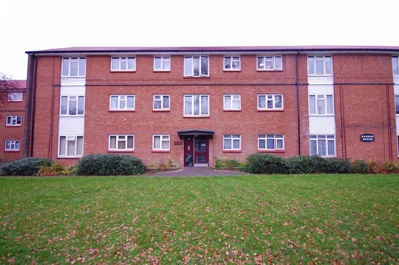 St. Michaels Court, Tettenhall... 3 bed flat - £112,500