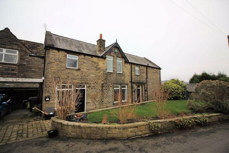 Stainland Road, Halifax 4 bed link detached house £1,300 pcm (£300 pw)
