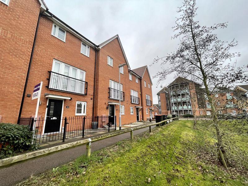 Vauxhall Way, Dunstable 3 bed terraced house £350,000