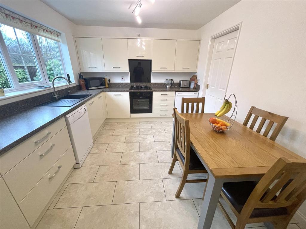 Magellan Way, Spalding 4 bed detached house £345,000
